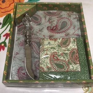 NWT Paisley glass cheese board set